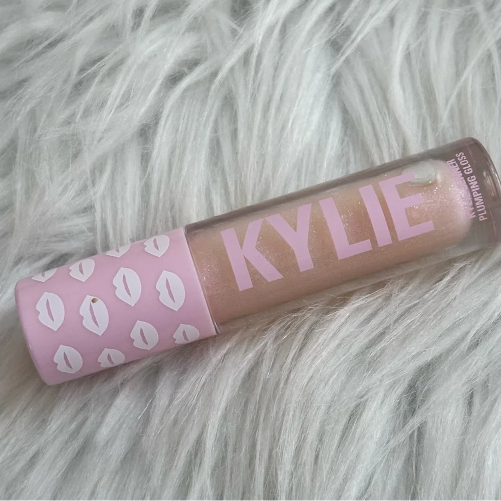 💝Kylie Cosmetics lip plumping gloss💝